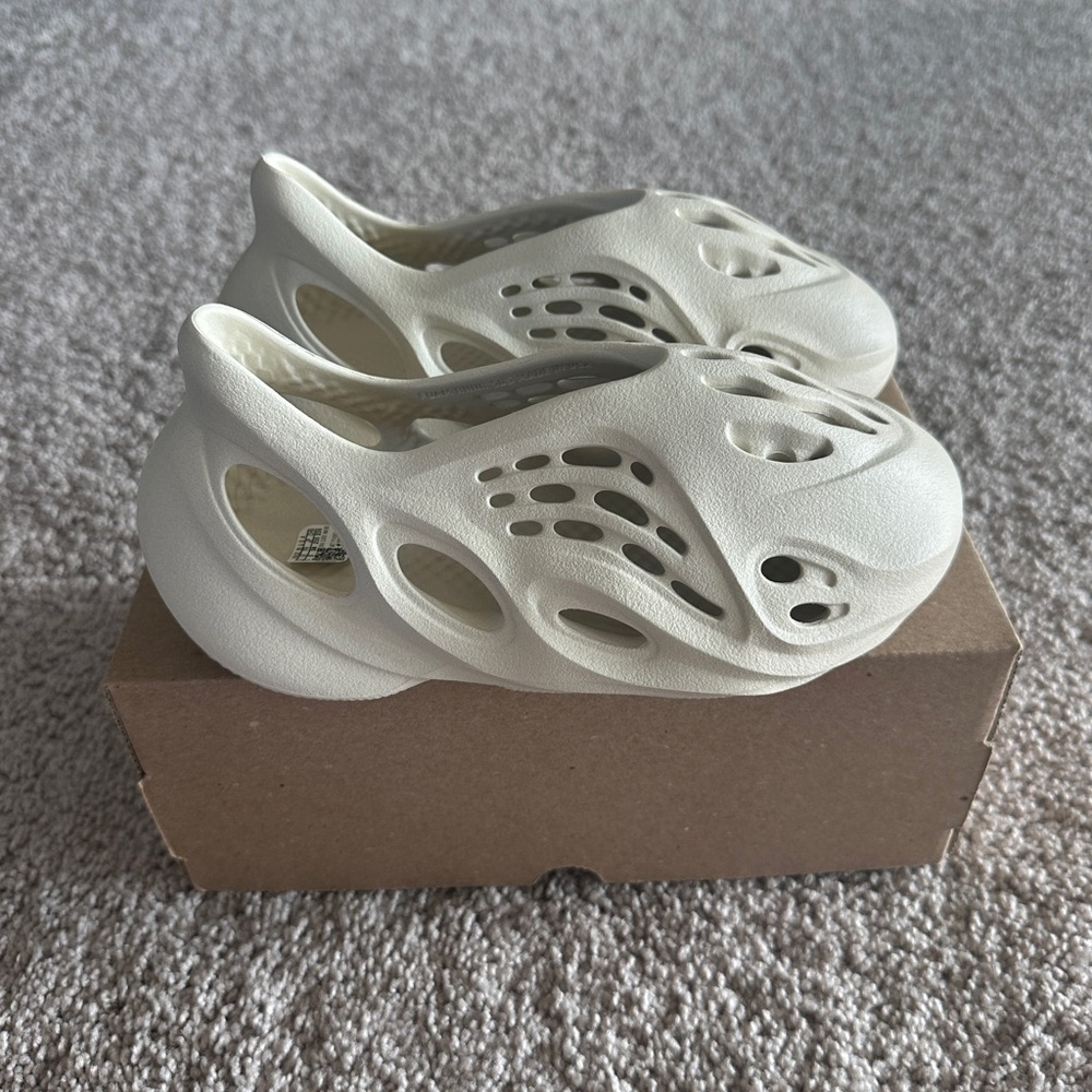 YEEZY Foam RNNR